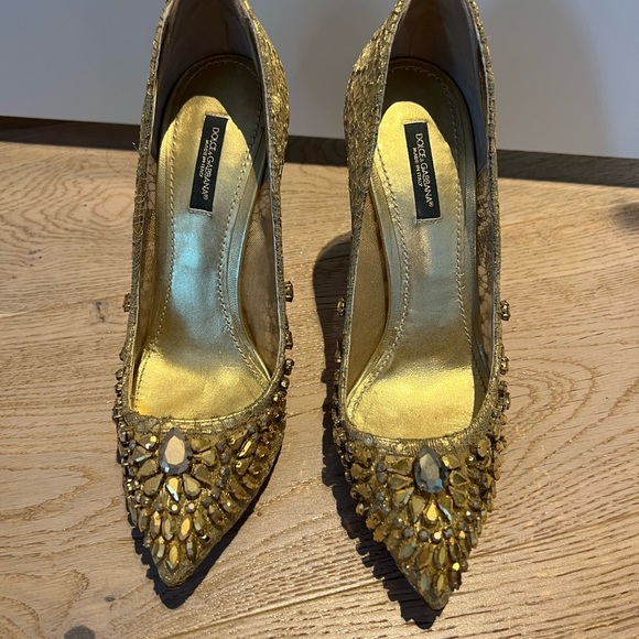 Authentic EUC-DOLCE & GABBANA BELLUCCI Crystals Embellished Pumps Gold Heels - Picture 7 of 10